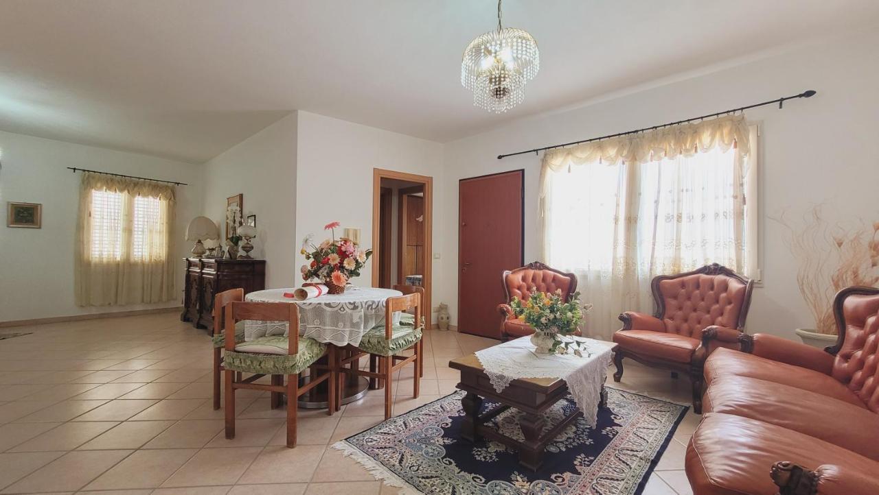 Вілла Residenza La Pineta Орозей Екстер'єр фото